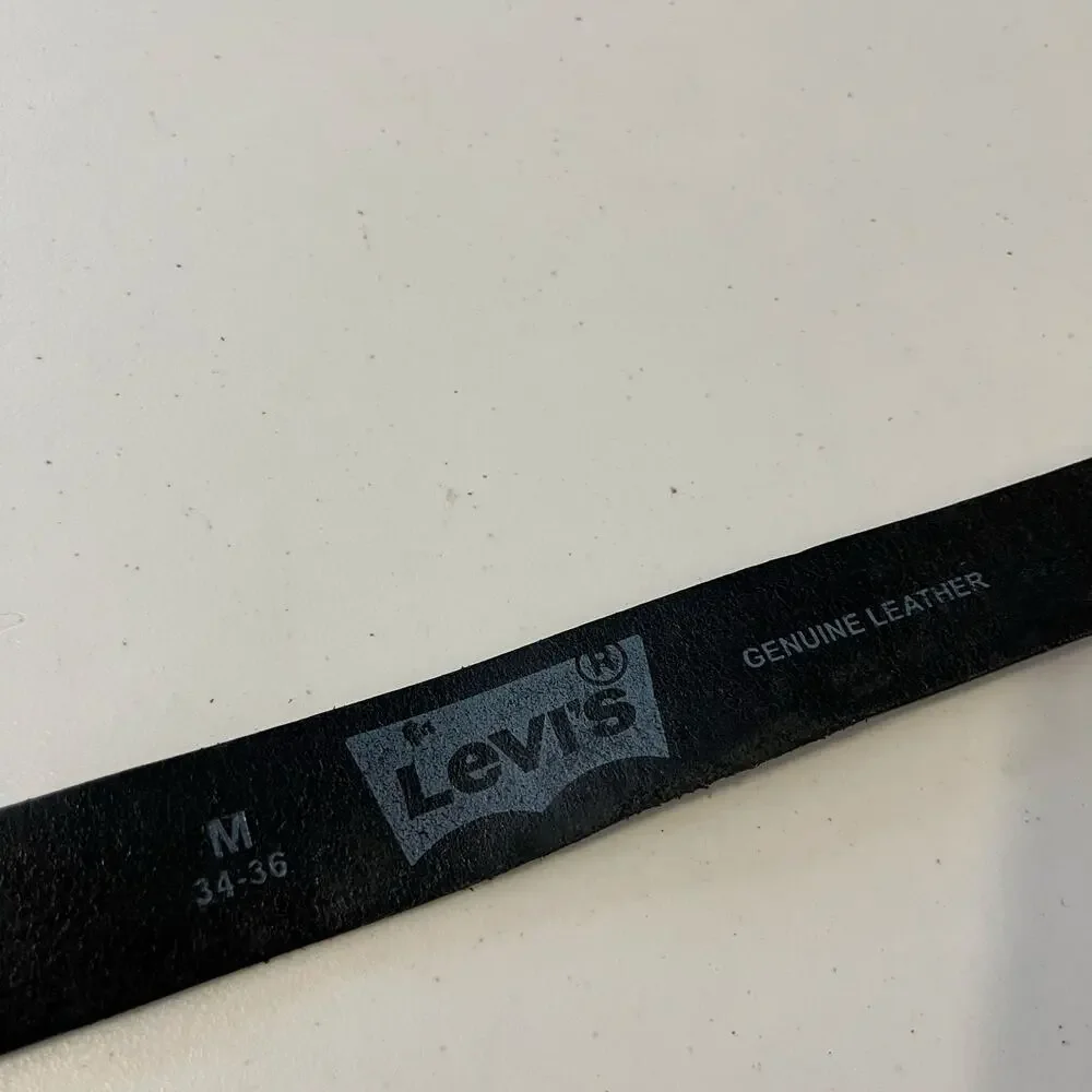 Black Levi's Genuine Leather Silver Buckle Belt Unisex Size Medium
